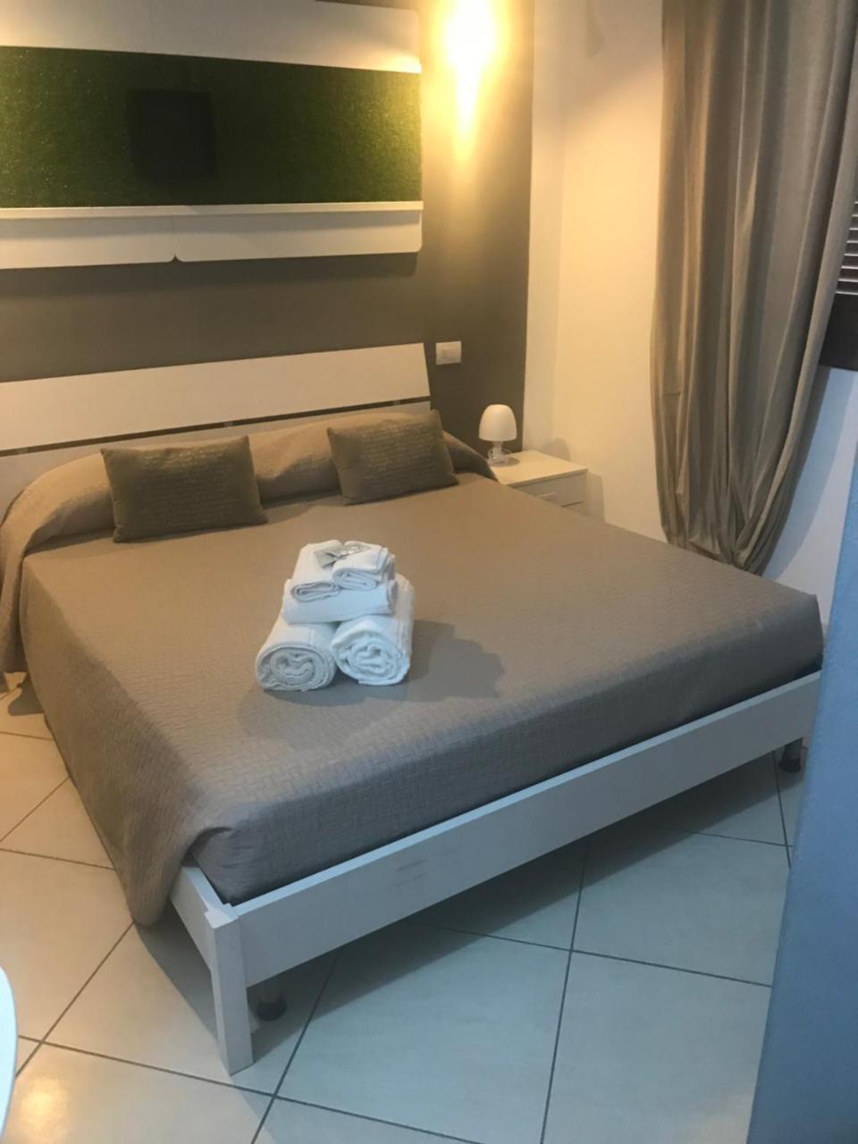 Standard Double Room,328378510:JPEG